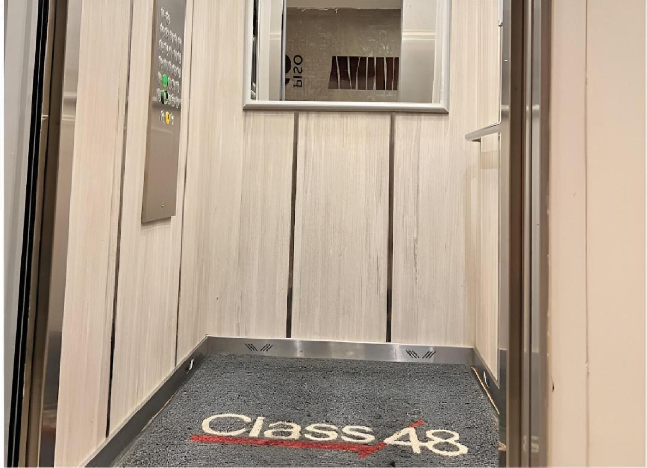 Class 48, Sabaneta Exteriör bild